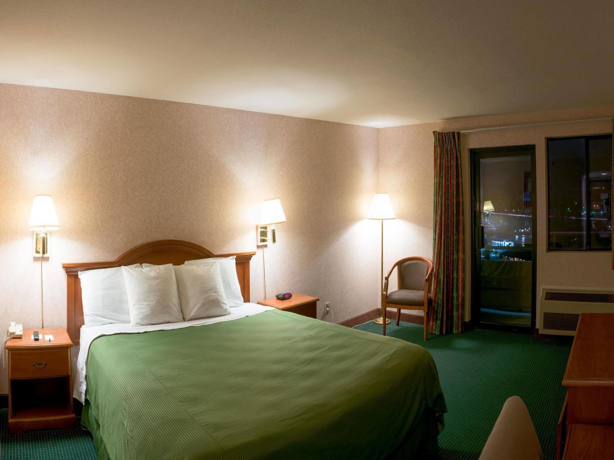 San Bernardino Inn & Suites Kültér fotó